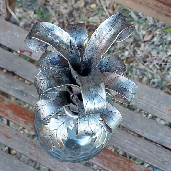 Beautiful Glass and Metal Pineapple - Picture 4 of 7